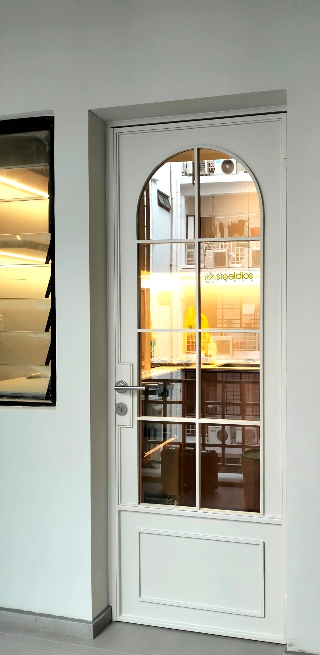 KATO Mild Steel Glass - Arch Rounded Header with Lattice & Tempered Clear Glass Door