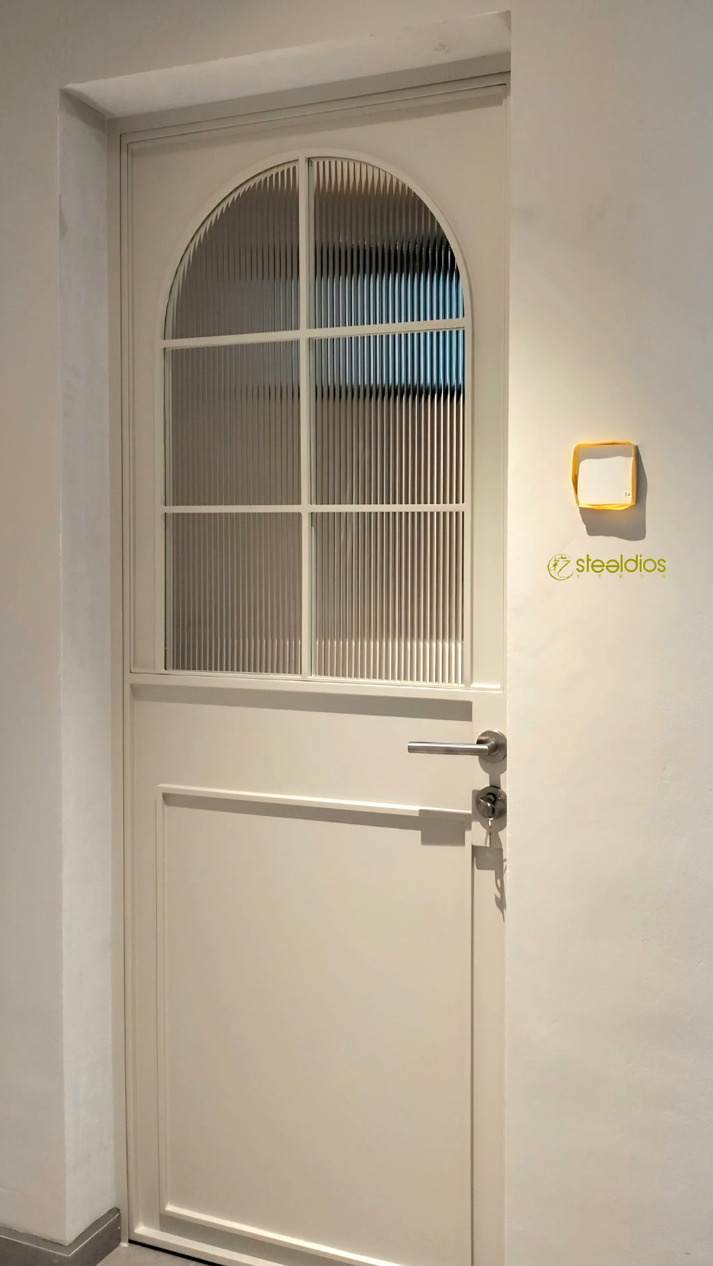 KATO Mild Steel Glass - Arch Rounded Header with Lattice & Tempered Clear Glass Door