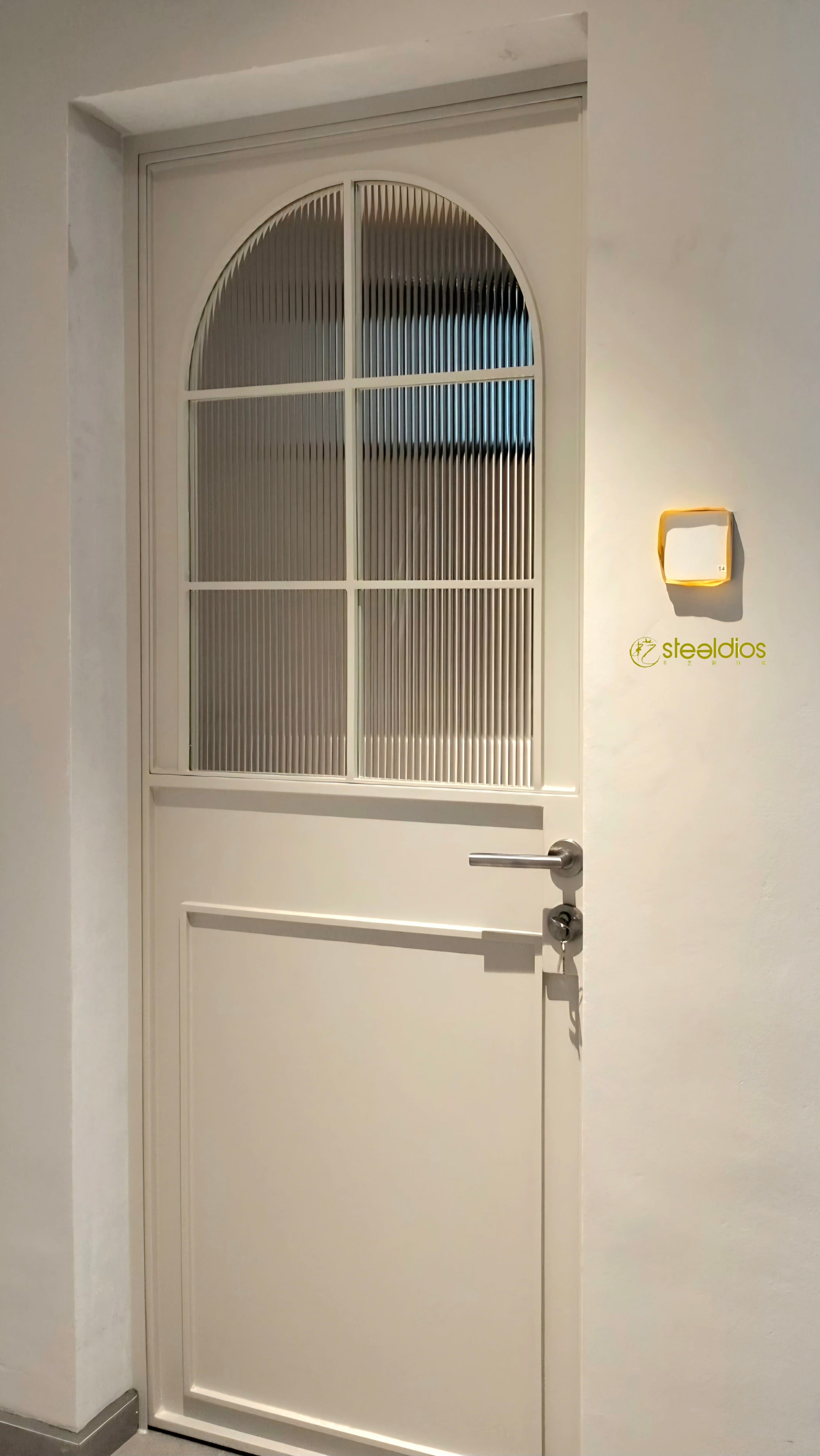 KATO Mild Steel Glass - Arch Rounded Header with Lattice & Tempered Clear Glass Door