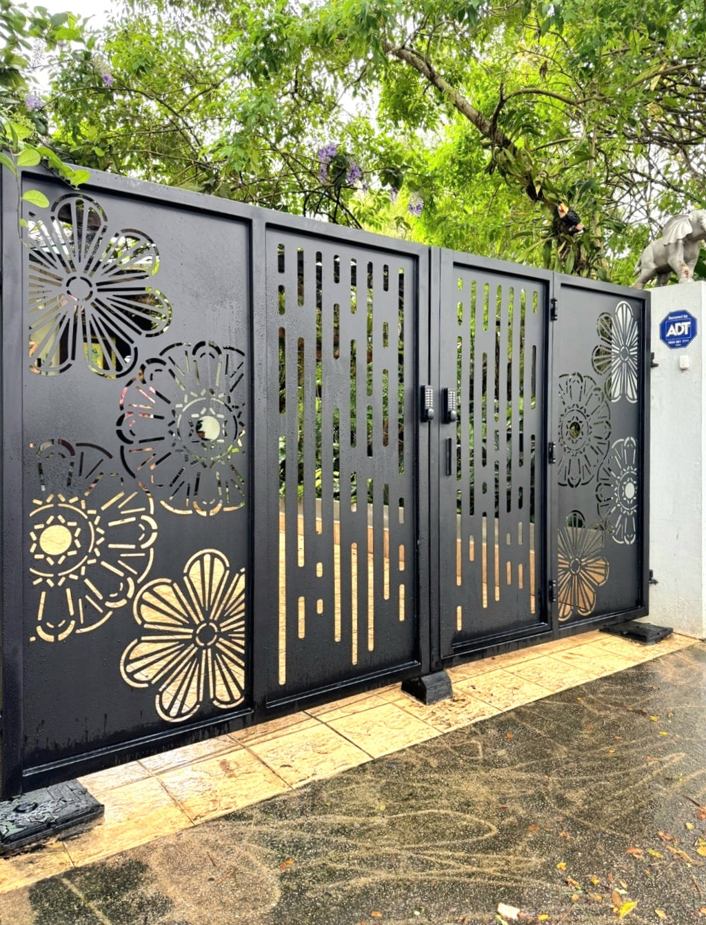 Kato Landed Driveway gate 9 - Laser Cut series (Inclusive Outdoor PU paint)