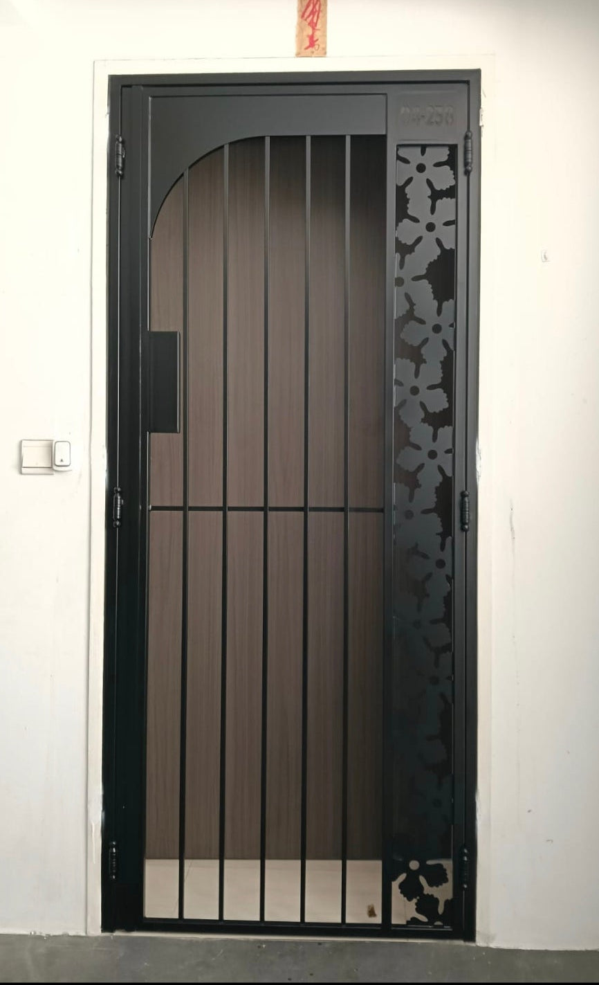 Mild Steel gate 37 - Modern & Minimalist