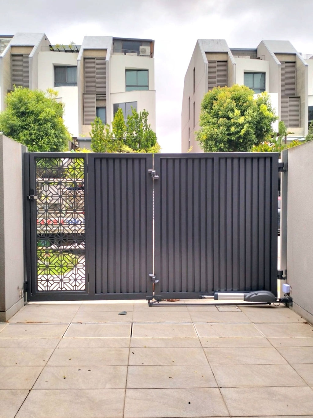 Mild Steel Louvre + Aluminium Driveway gate 14 (Bi-fold + Motor System)