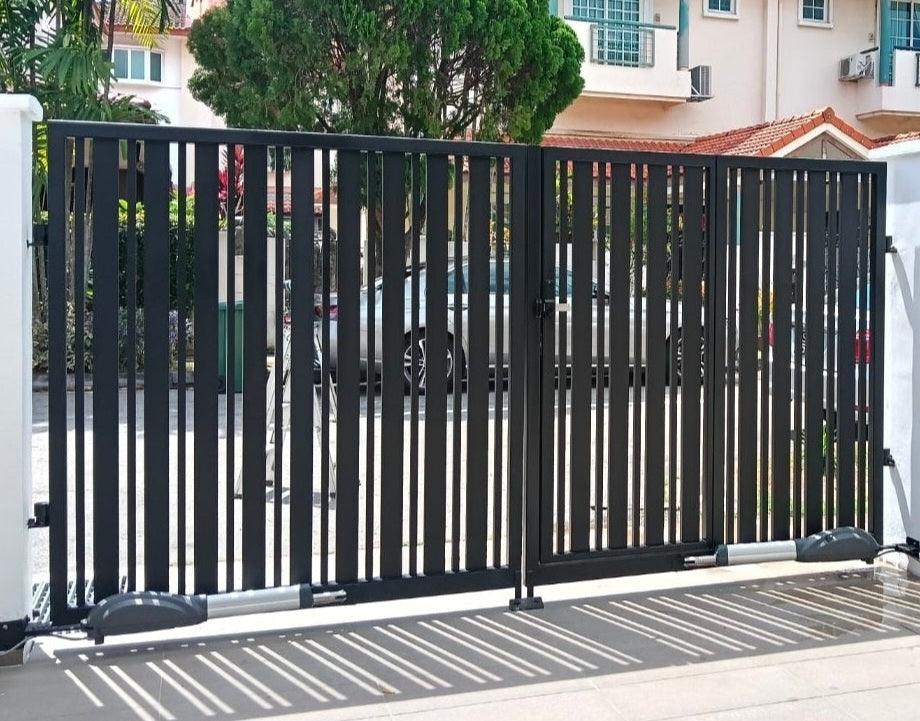 Mild steel Driveway gate 18 (Uneven Vertical Slats- Aluminium infill) (Inclusive of Outdoor PU Paint)