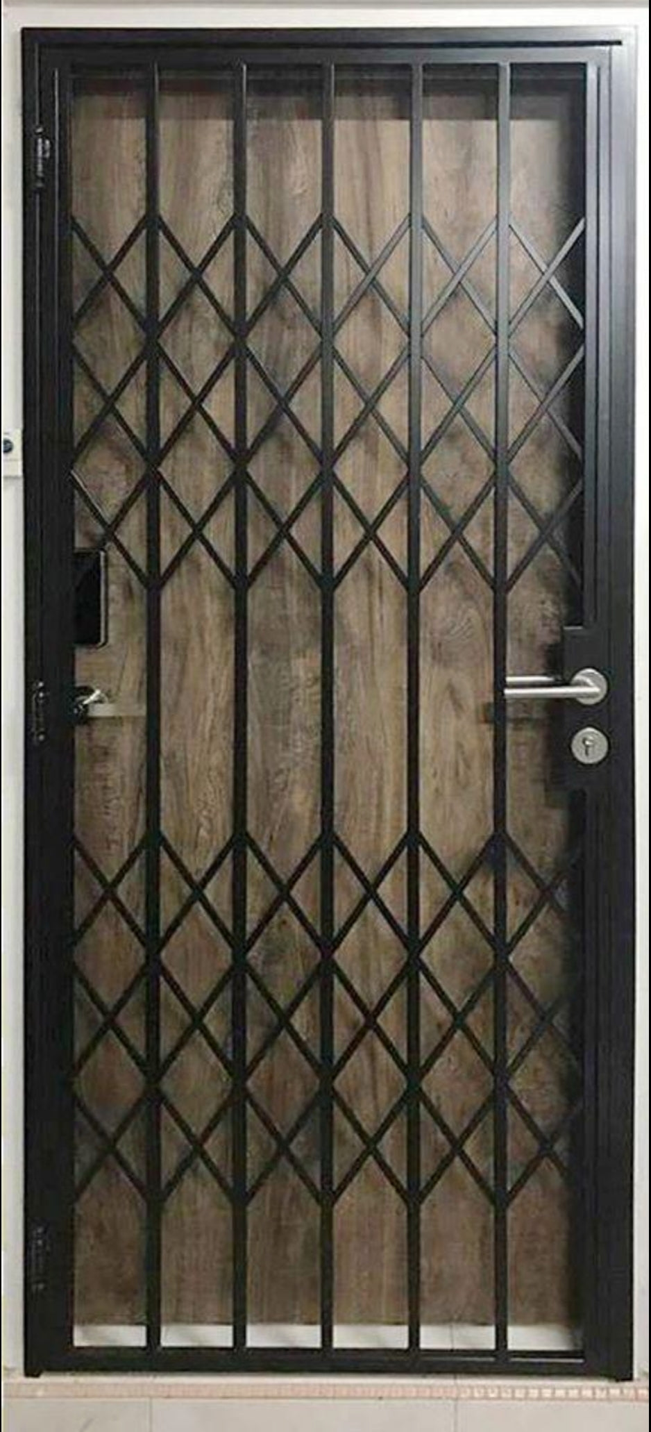 mild steel gate 5 - scissor - Retro